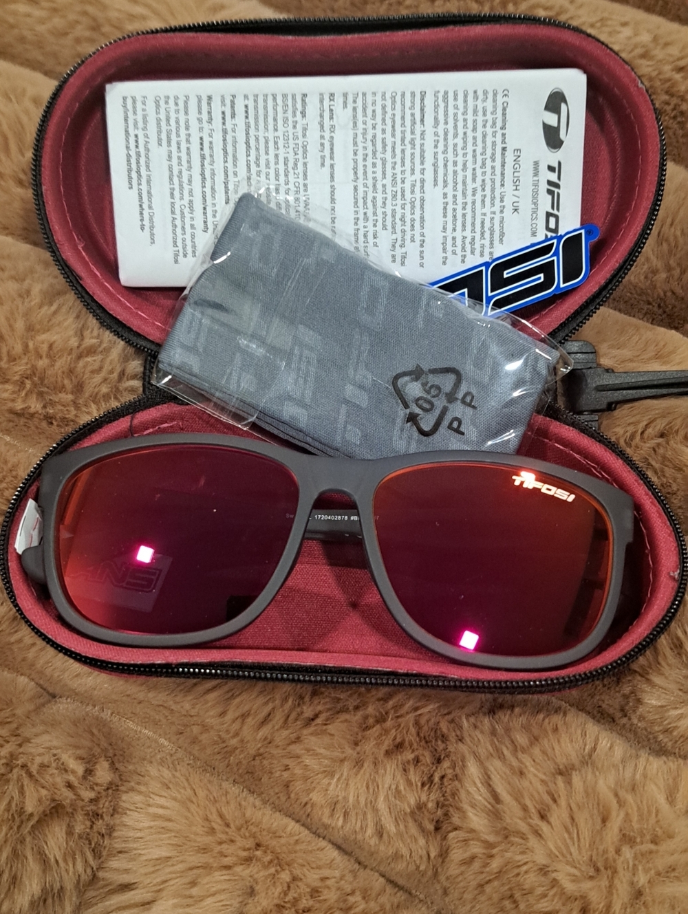 Tifosi Twizzler Twizz The Day Away Red Lens Sunglasses With Case, Sticker, Wipe - Picture 5 of 6